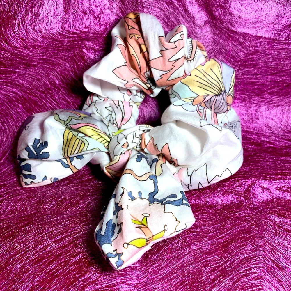 🌸 Johnny Was Floral Print Hair Scrunchie Bow